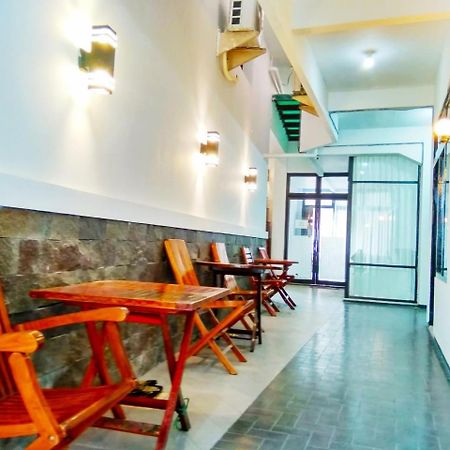 Hotel Keluarga Djagalan Raya Сурабая Экстерьер фото