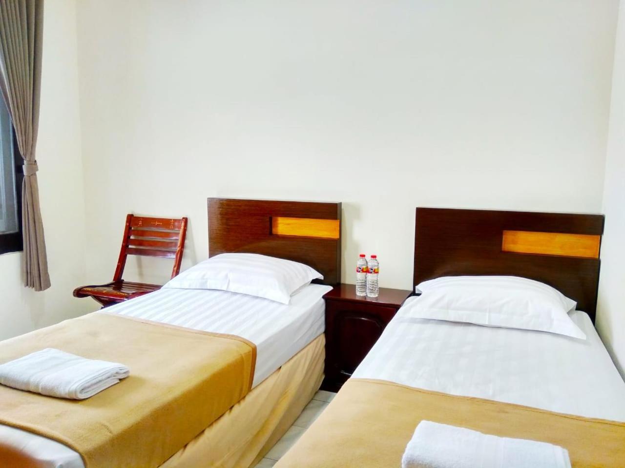 Hotel Keluarga Djagalan Raya Сурабая Экстерьер фото