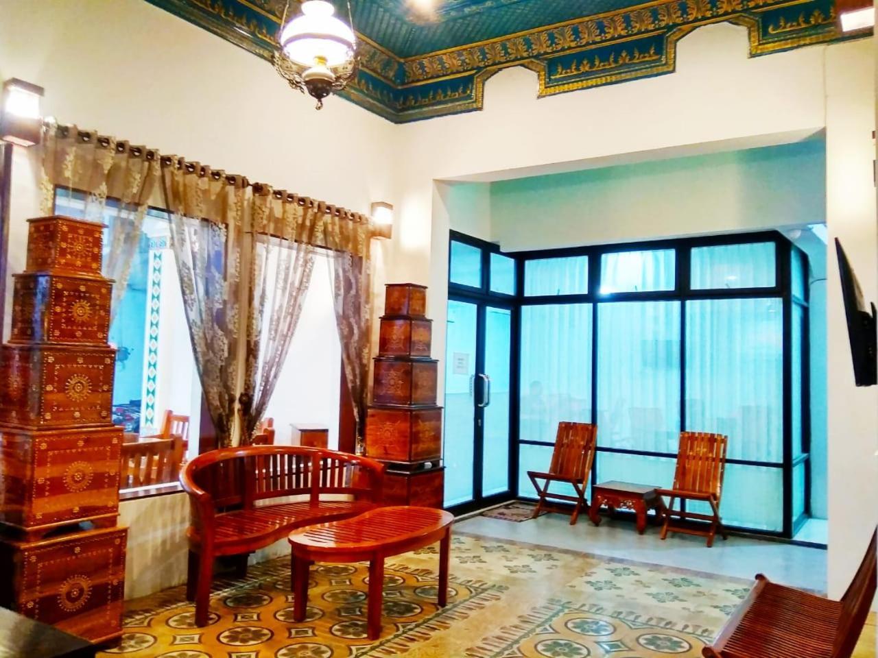 Hotel Keluarga Djagalan Raya Сурабая Экстерьер фото