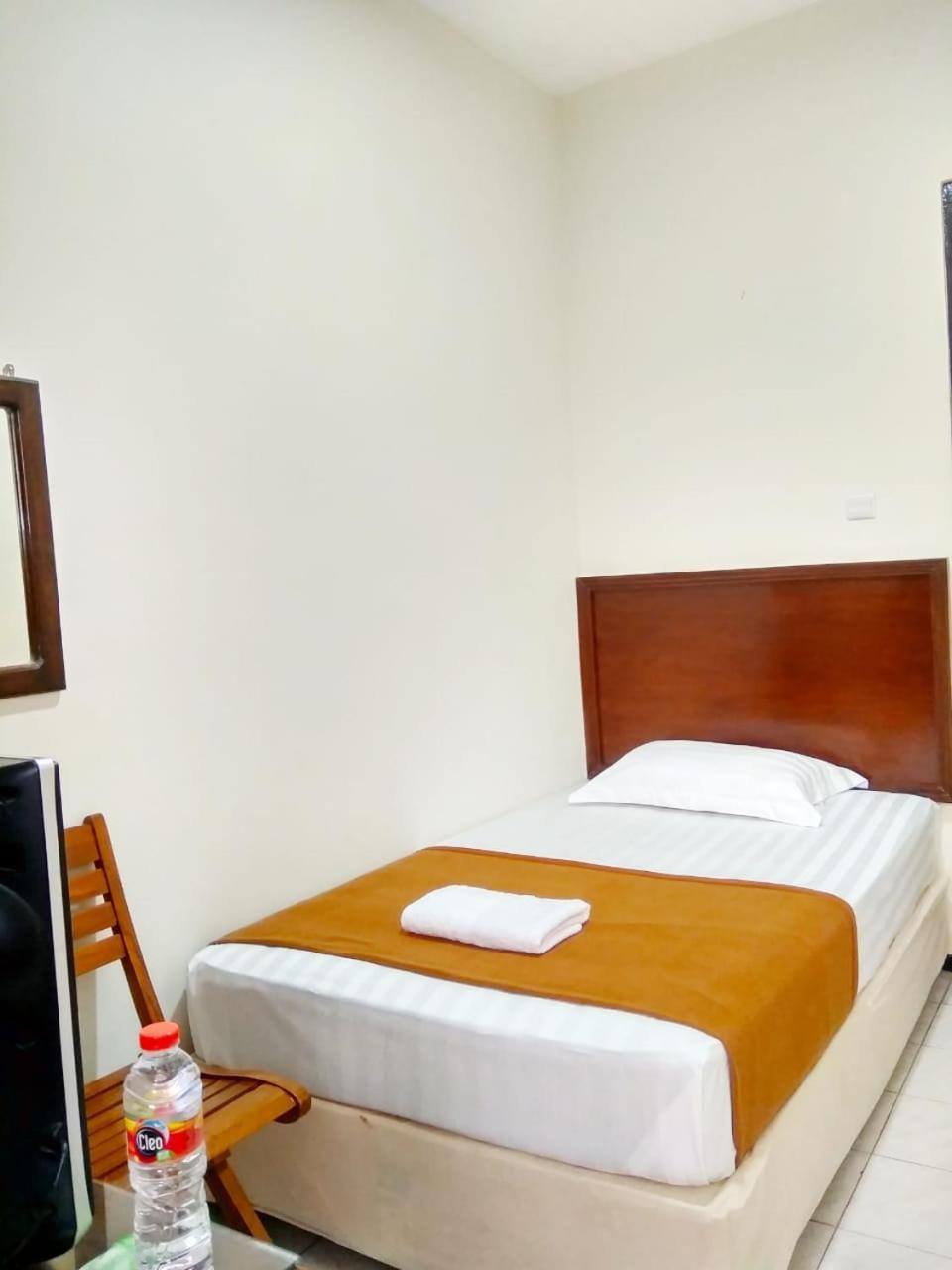 Hotel Keluarga Djagalan Raya Сурабая Экстерьер фото